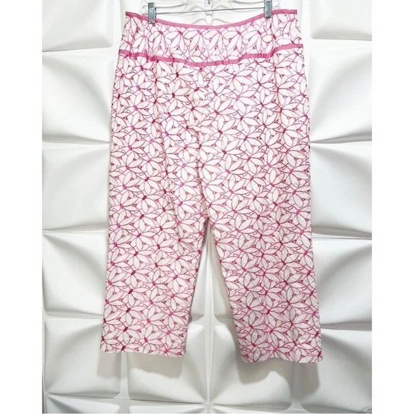 Bamboo Traders Sz 16 Pink White Floral Embroidered Cropped Capri Pants Spring - Picture 3 of 6